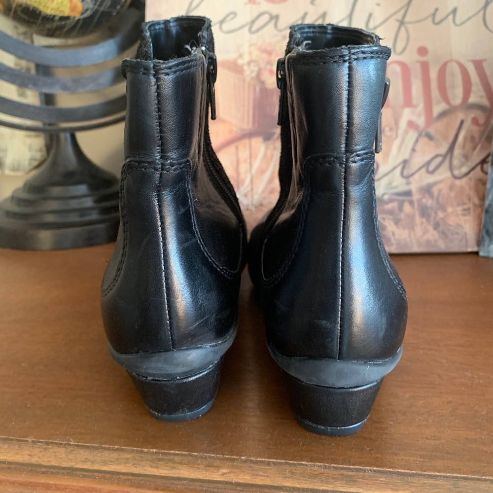 Earth Black Leather Patchwork Ankle Boots 6b - image 3